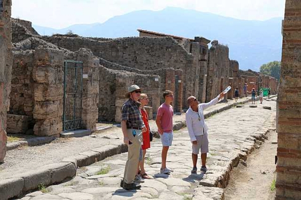 best way to visit Pompeii