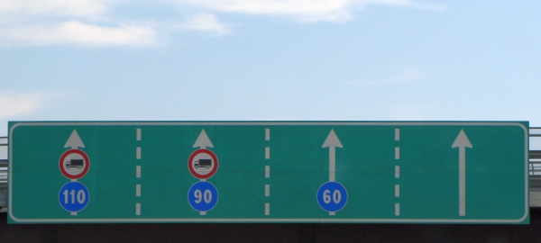Driving Italian autostrada minimum speed limit