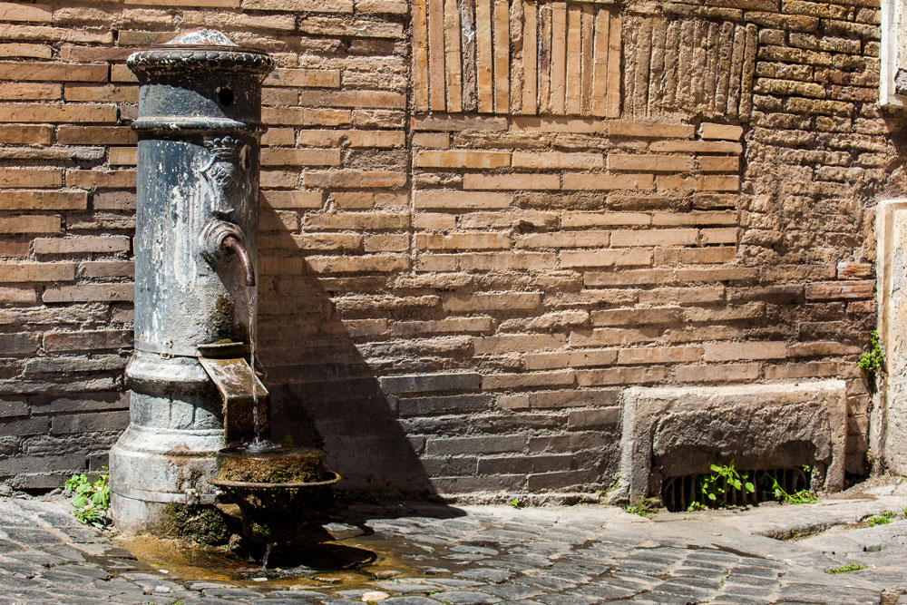 Rome's nasoni water fountain